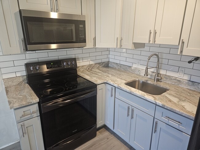 612 Dogwood Ct in Dunedin, FL - Building Photo - Building Photo
