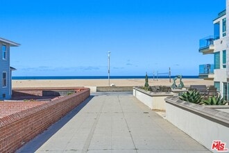 320 Hermosa Ave in Hermosa Beach, CA - Building Photo - Building Photo
