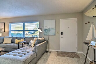 11548 62nd Ave N in Seminole, FL - Building Photo - Building Photo