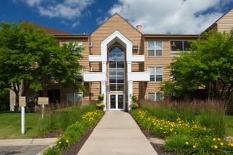 Coachman Trails in Plymouth, MN - Foto de edificio - Building Photo