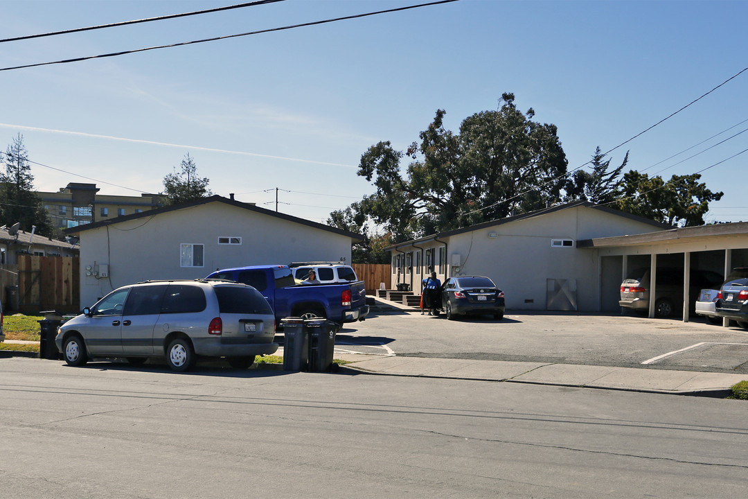 65 S Madeira Ave in Salinas, CA - Foto de edificio