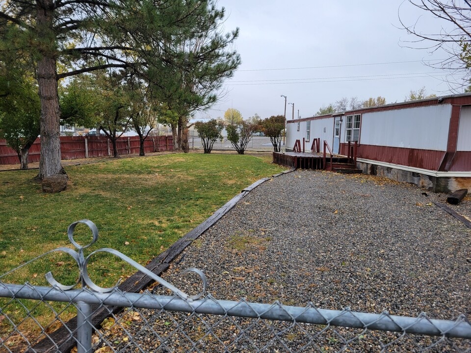 4050 Jupiter St in Winnemucca, NV - Building Photo