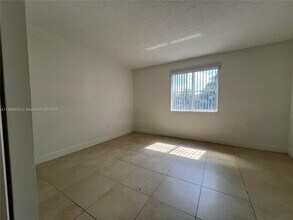 4704 NW 114th Ave in Doral, FL - Building Photo - Building Photo