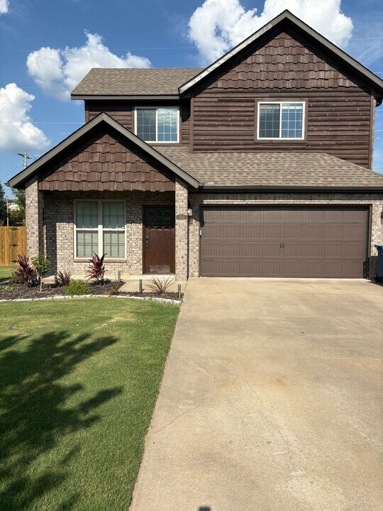 1703 SW Stonegrove Rd in Bentonville, AR - Building Photo