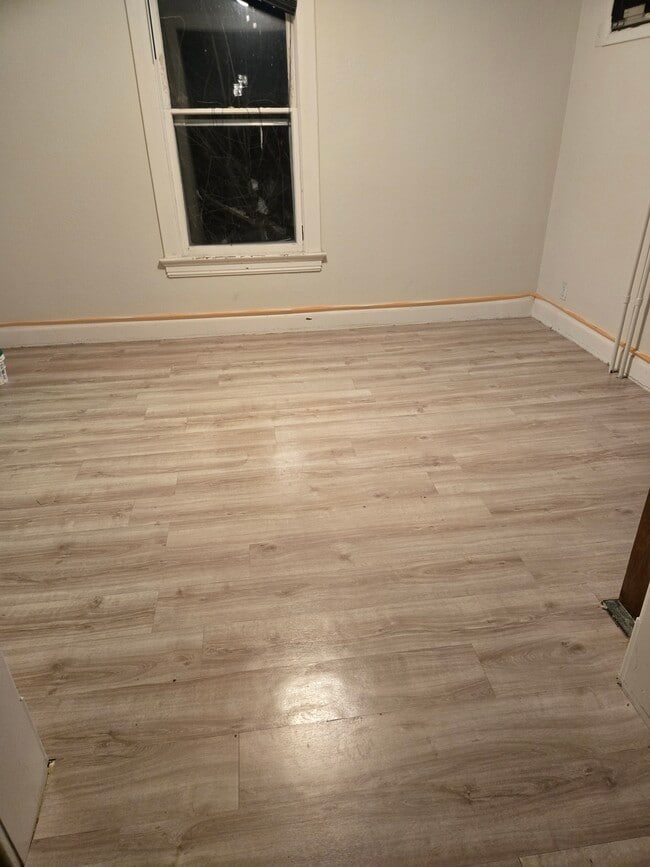 708 E 4th St in Vinton, IA - Foto de edificio - Building Photo