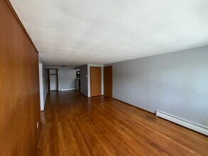 2413 Calypso Rd in Madison, WI - Foto de edificio - Building Photo