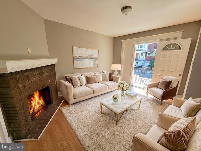 property at 1833 W Rockland St