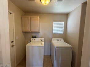 1020 Allure Dr in Las Vegas, NV - Building Photo - Building Photo