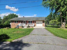 101 Anthony Dr in East Flat Rock, NC - Building Photo