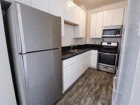 5611 Carlton Way Apartamentos