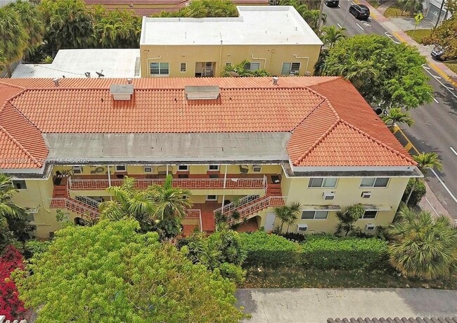 6831 Abbott Ave in Miami Beach, FL - Building Photo - Building Photo