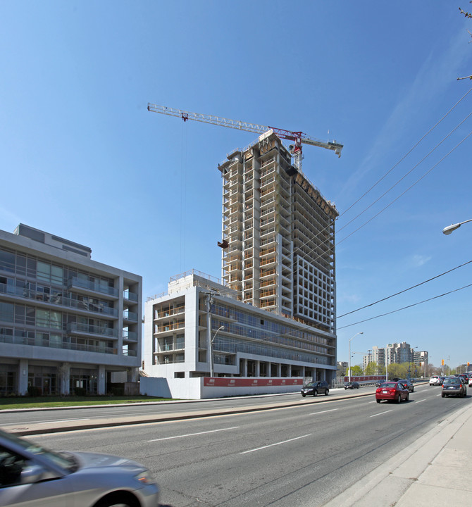 Ultra at Heron's Hill in Toronto, ON - Building Photo