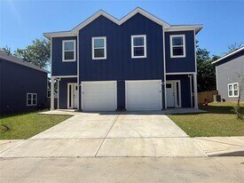 412 E 7th St in Bonham, TX - Building Photo