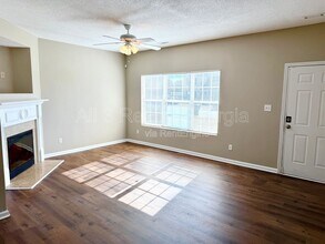 8330 Oakley Cir in Union City, GA - Building Photo - Building Photo