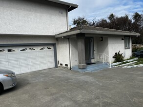 550 Edgewood Dr in Vacaville, CA - Foto de edificio - Building Photo