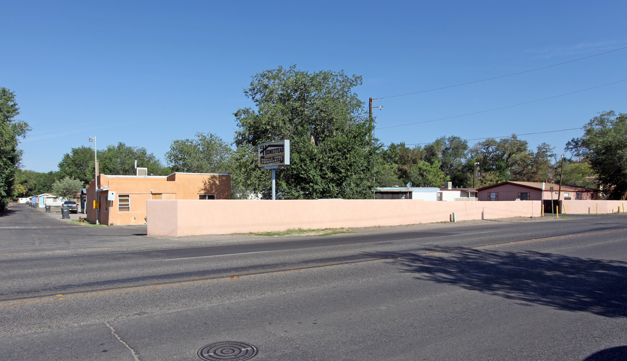 Homestead Mobile Home Park in Albuquerque, NM - Foto de edificio