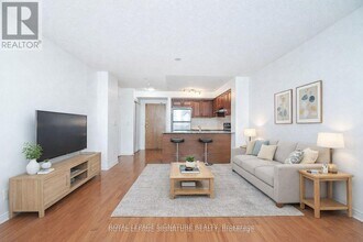 60 Fairfax Crescent in Toronto, ON - Building Photo - Building Photo