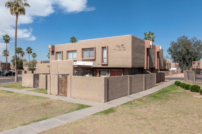 Hallcraft Villas West in Phoenix, AZ - Foto de edificio - Building Photo