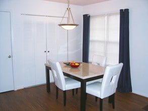 Crescent Pointe Townhomes in Stafford, VA - Foto de edificio - Building Photo