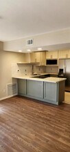 909 Silber Rd, Unit 27 in Houston, TX - Building Photo - Building Photo