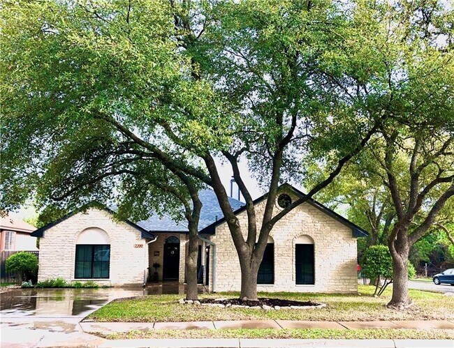 2200 Falcon Dr in Round Rock, TX - Building Photo - Building Photo