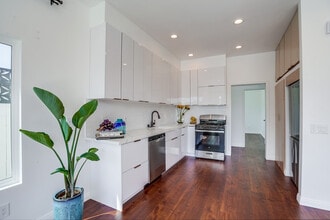 9427 S 4th Ave in Inglewood, CA - Building Photo - Building Photo