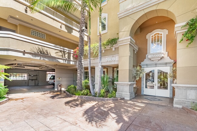 4060 Glencoe Ave, Unit 315 in Marina Del Rey, CA - Foto de edificio - Building Photo