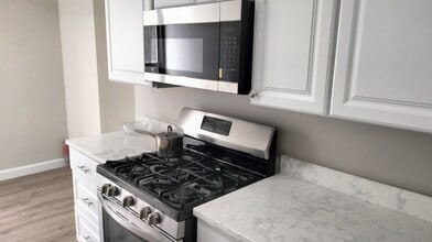 112 Duvall Ln, Unit 304 in Gaithersburg, MD - Foto de edificio - Building Photo