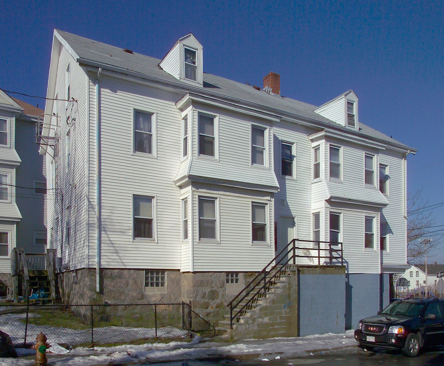 371 5th St in Fall River, MA - Foto de edificio