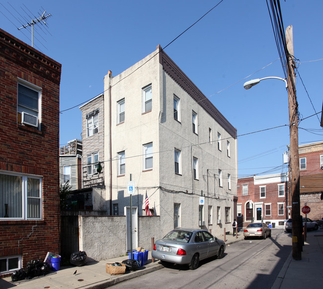 2027 S 13th St in Philadelphia, PA - Foto de edificio - Building Photo