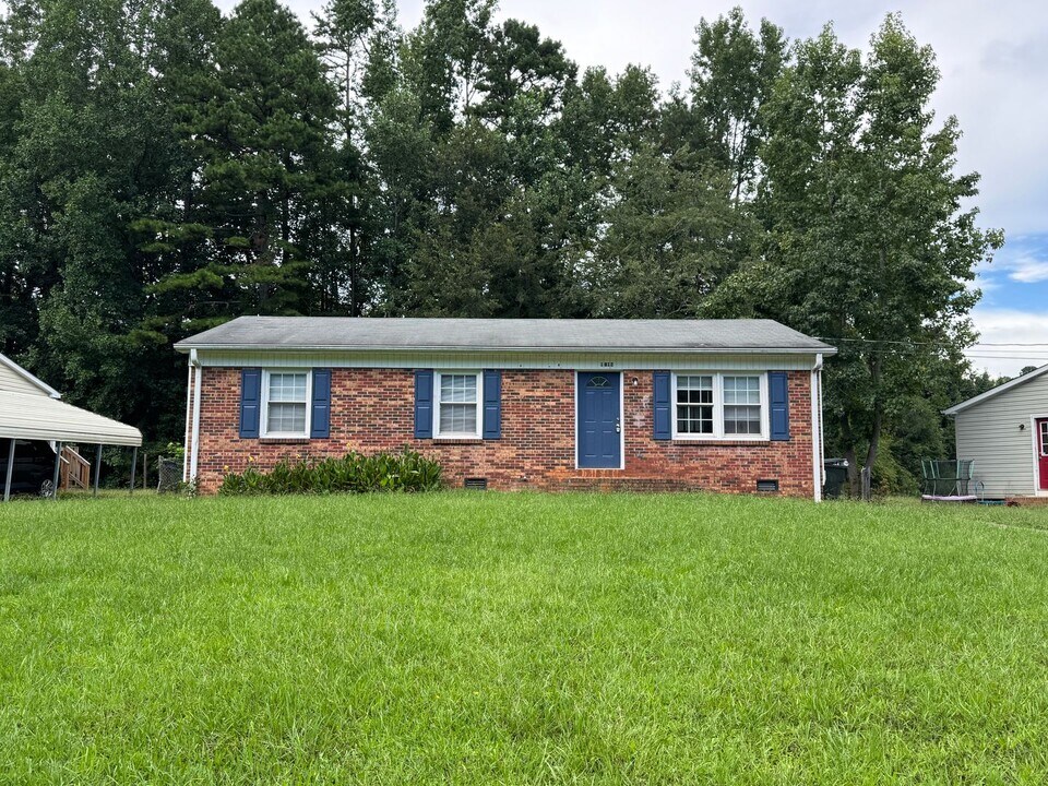 1812 Alpine Dr in Kings Mountain, NC - Building Photo