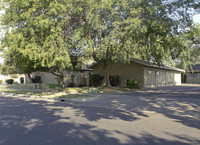 5207-5217 E Liberty Ave in Fresno, CA - Foto de edificio - Building Photo