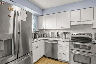 901 Riverside Dr in Greenacres, FL - Building Photo