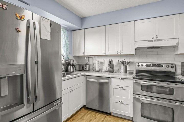 901 Riverside Dr in Greenacres, FL - Building Photo