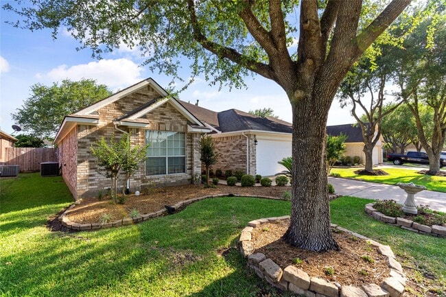 3135 Stratford Bend Dr in Sugar Land, TX - Building Photo - Building Photo