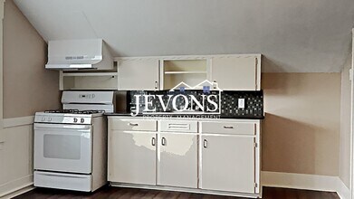 118 D St SW, Unit 3 in Auburn, WA - Foto de edificio - Building Photo