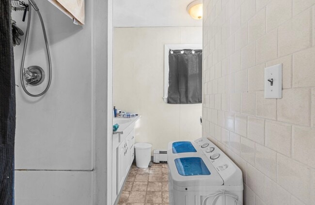 58 Read Ave, Unit Apartment 3 in Coventry, RI - Foto de edificio - Building Photo