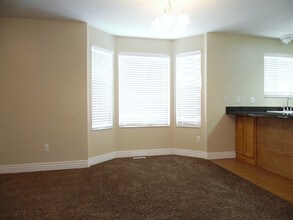 1205 Princes Cir in Syracuse, UT - Foto de edificio - Building Photo
