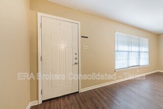 106 Winn Ave in Universal City, TX - Foto de edificio - Building Photo