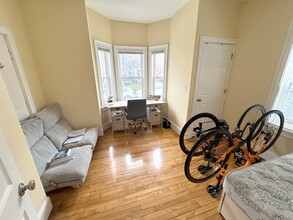 22 Claremon St, Unit 1 in Somerville, MA - Foto de edificio - Building Photo