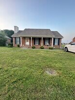 125 Foxrun in Springfield, TN - Building Photo