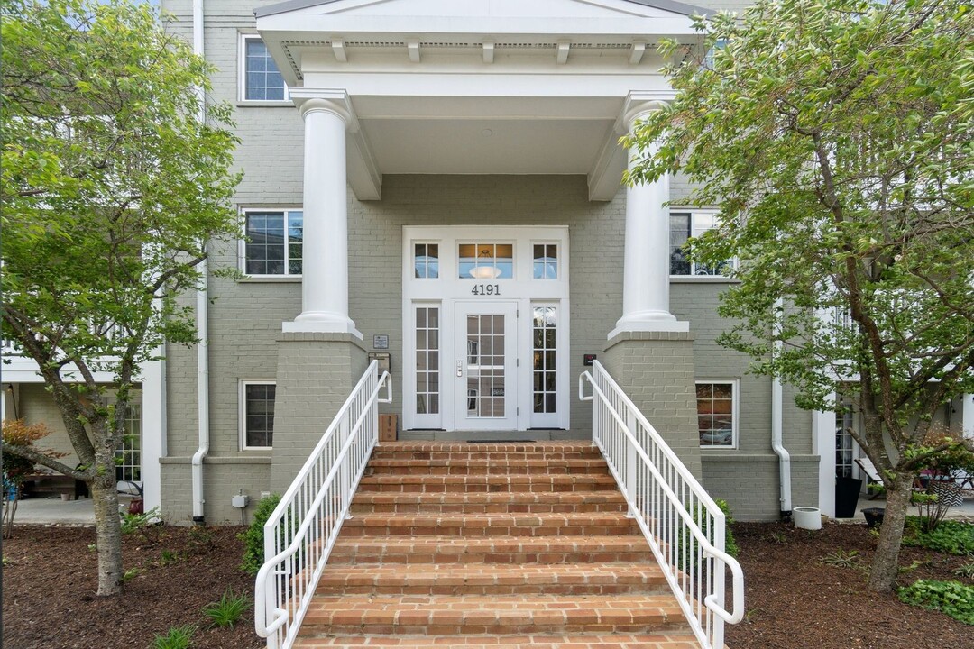 3501 S Glebe Rd in Arlington, VA - Foto de edificio