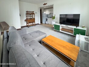 19 Leroy Pl in Red Bank, NJ - Building Photo - Building Photo