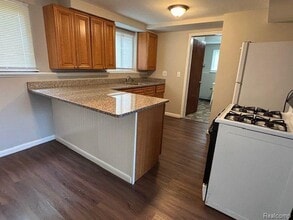 26150 Carlysle St in Inkster, MI - Building Photo - Building Photo