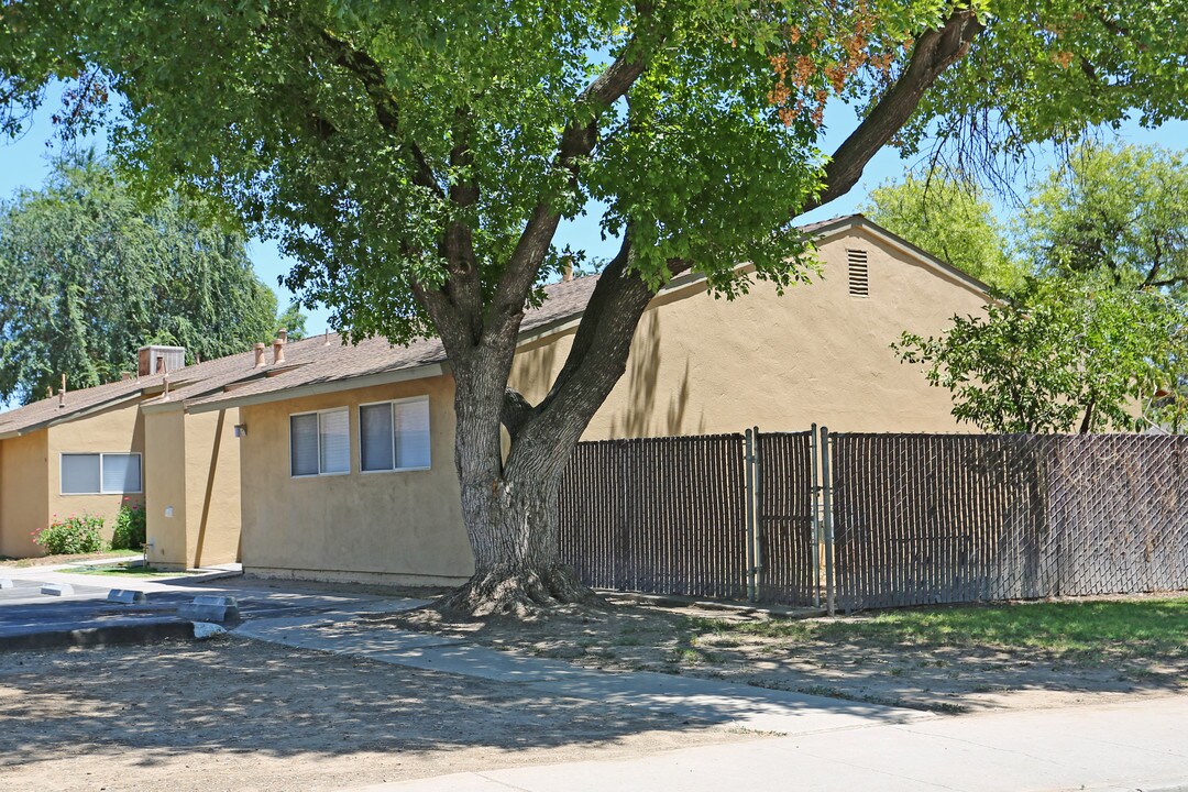 1315-1361 W 2nd St in Merced, CA - Building Photo