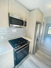 2 W 3rd Street Pl, Unit Rear in Boston, MA - Foto de edificio - Building Photo