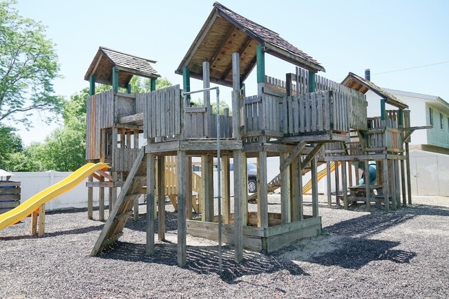 Woods Edge Townhomes in Madison, WI - Building Photo - Building Photo
