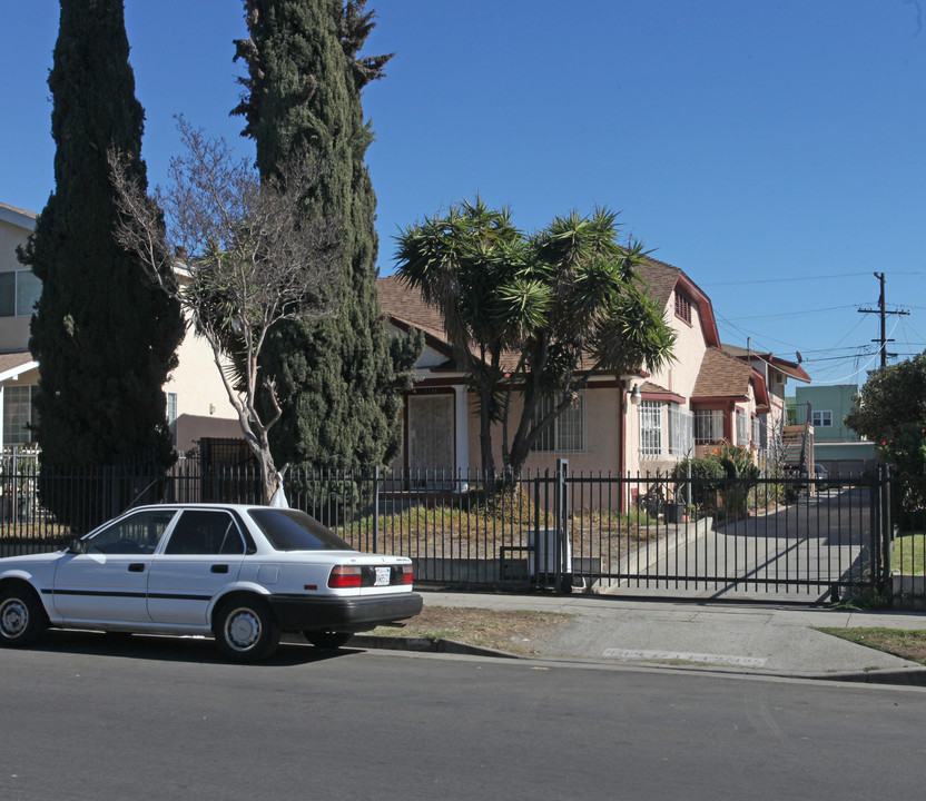 1144 Kenmore Ave in Los Angeles, CA - Building Photo