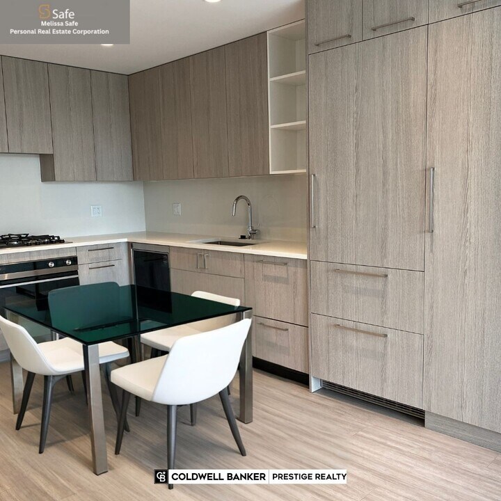 747 3rd St E in North Vancouver, BC - Building Photo