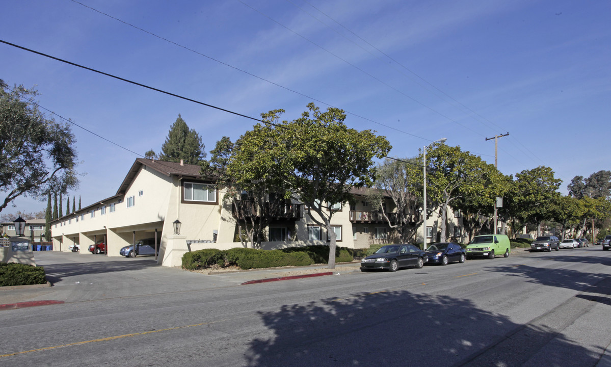 El Mirador Apartments in Sunnyvale, CA - Building Photo